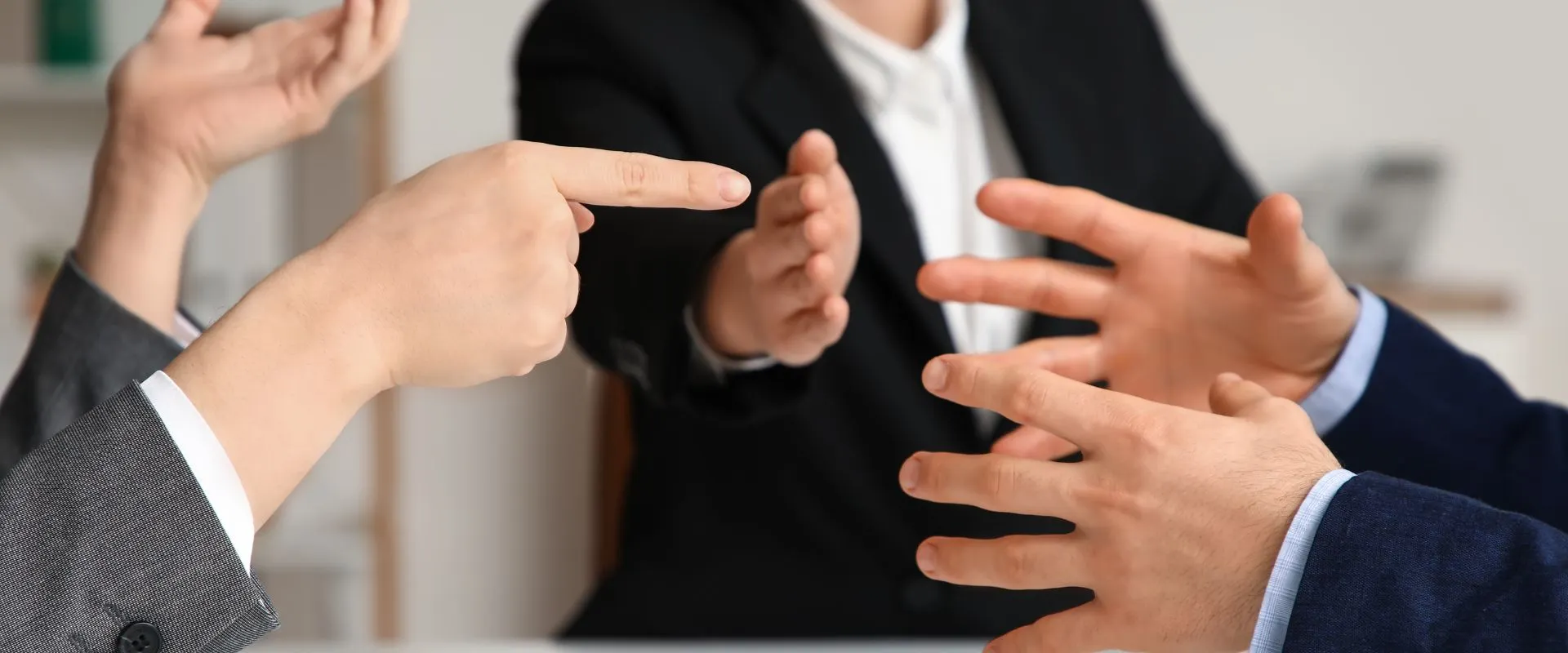 Conflictos con jefes o compañeros causas, consecuencias y cómo resolverlos en el trabajo